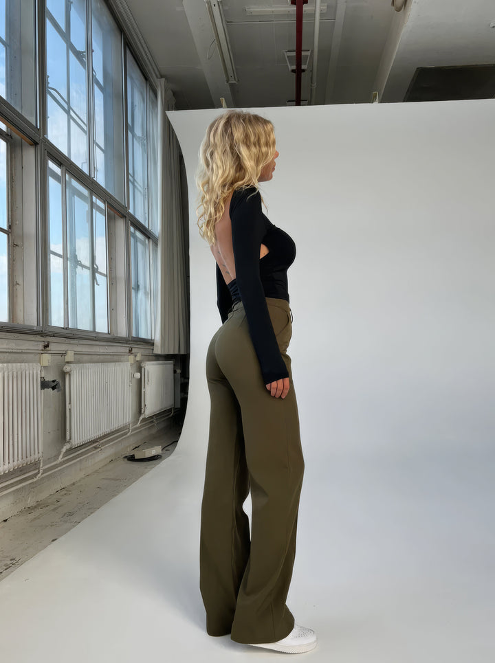Women’s High-Waist Pants with Straight Legs and Pockets