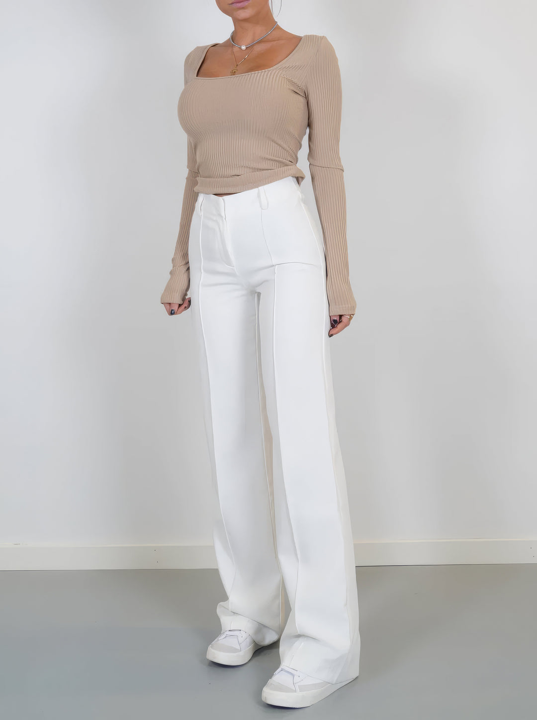 Women’s High-Waist Pants with Straight Legs and Pockets
