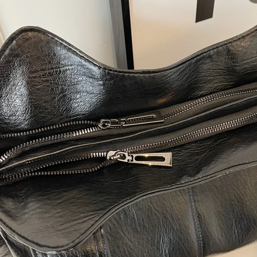 Women’s Large Shoulder Bag with Zipper Pockets