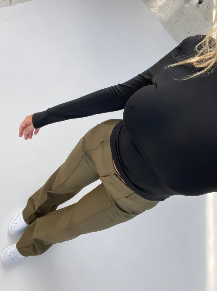 Women’s High-Waist Pants with Straight Legs and Pockets