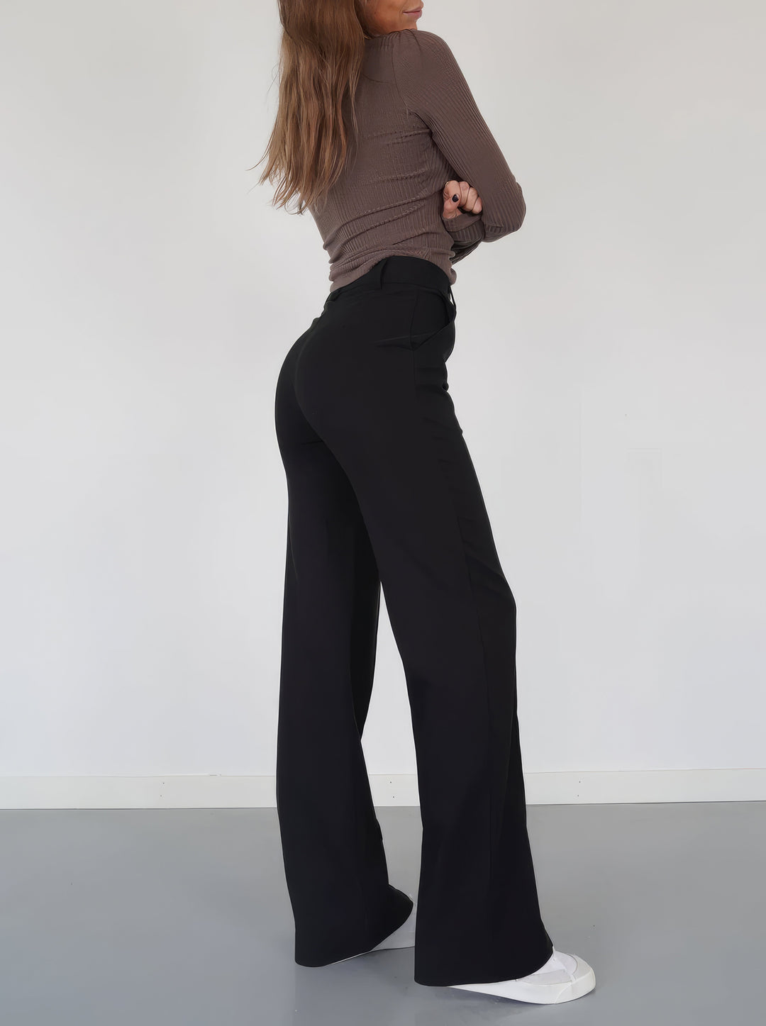 Women’s High-Waist Pants with Straight Legs and Pockets